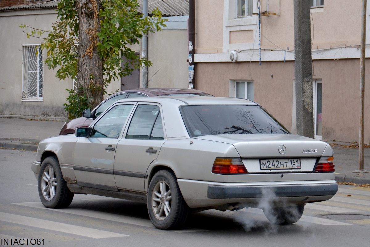 Ростовская область, № М 242 НТ 161 — Mercedes-Benz (W124) '84-96