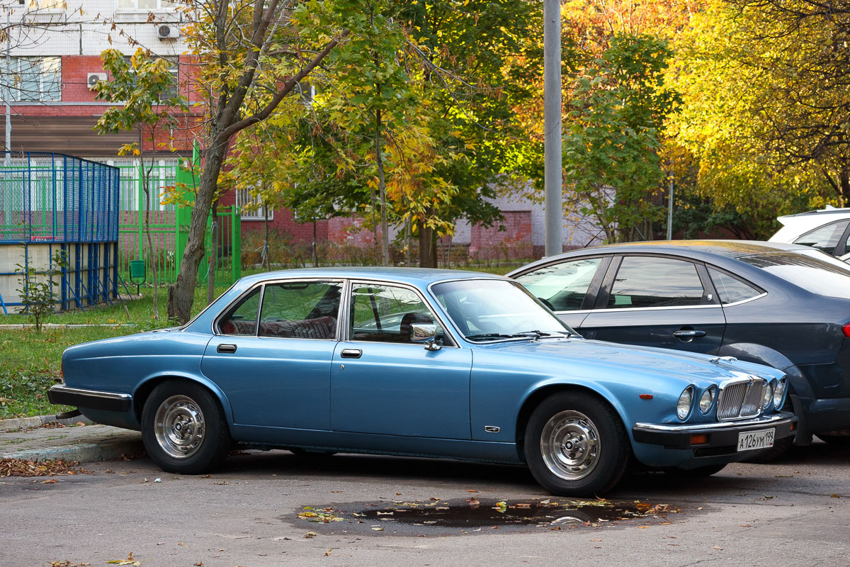 Москва, № А 126 УМ 199 — Jaguar XJ (Series III) '79-92