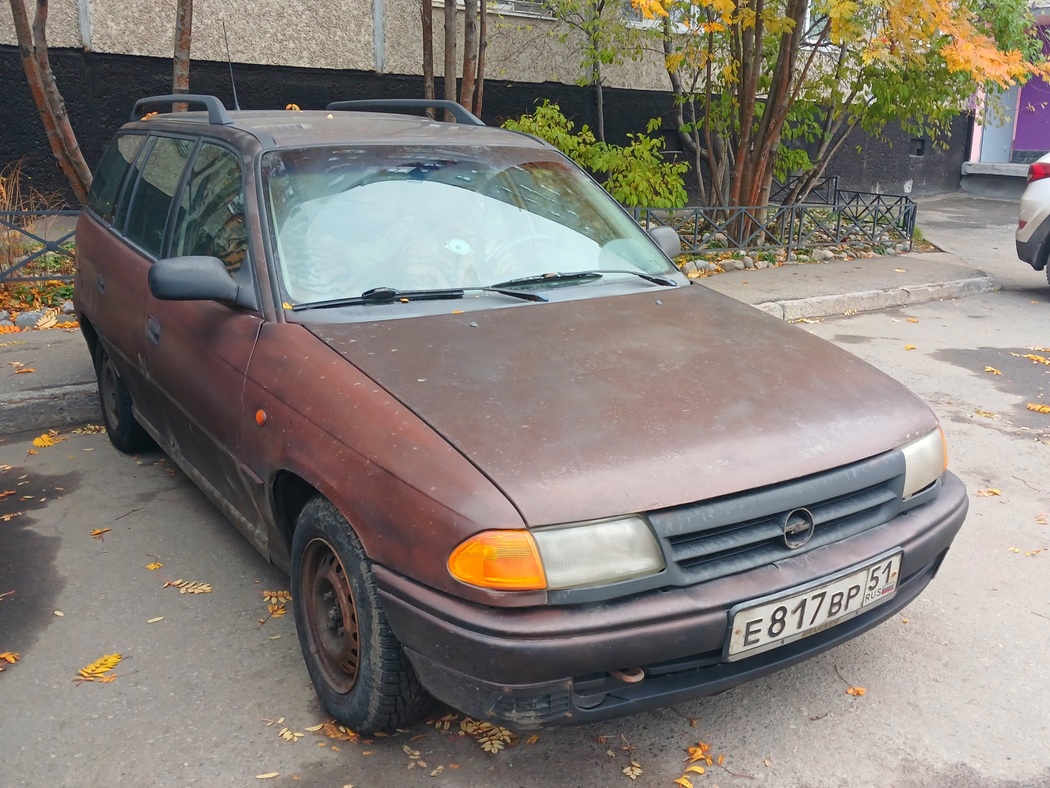 Мурманская область, № Е 817 ВР 51 — Opel Astra (F) '91-98