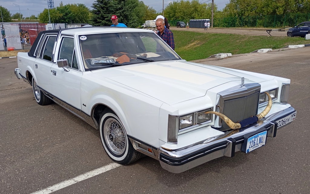 Москва, № О 226 ЕН 199 — Lincoln Town Car (1G) '81-89; Тверская область — День города Твери 2024 с Ретро-клубом Калинин