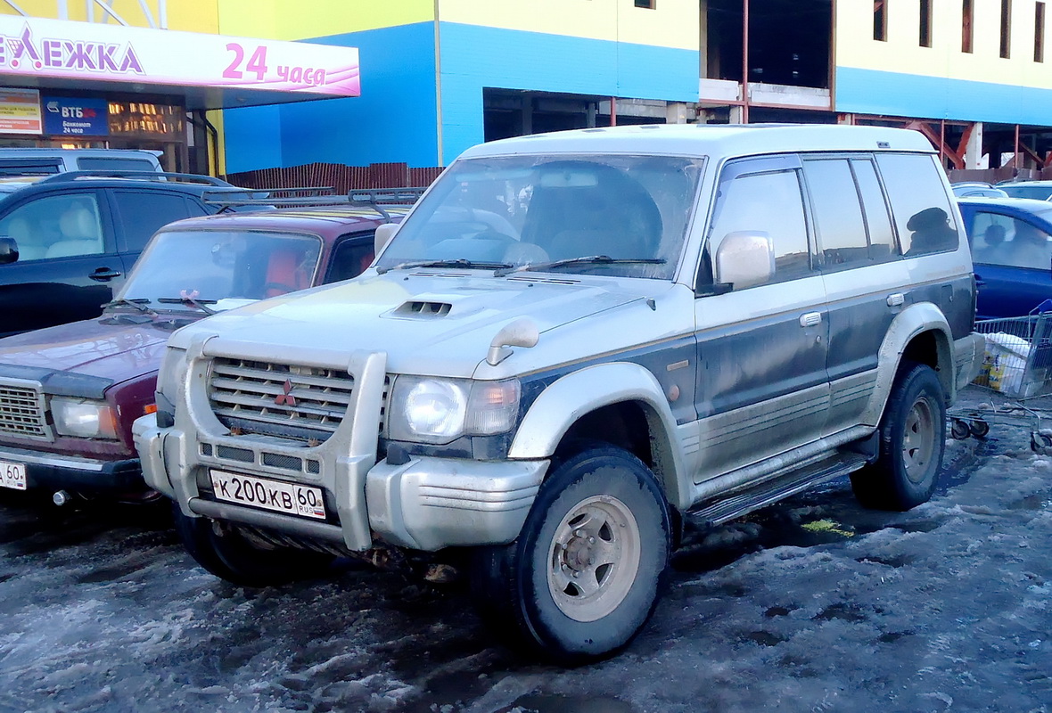 Псковская область, № К 200 КВ 60 — Mitsubishi Pajero (2G) '91-97