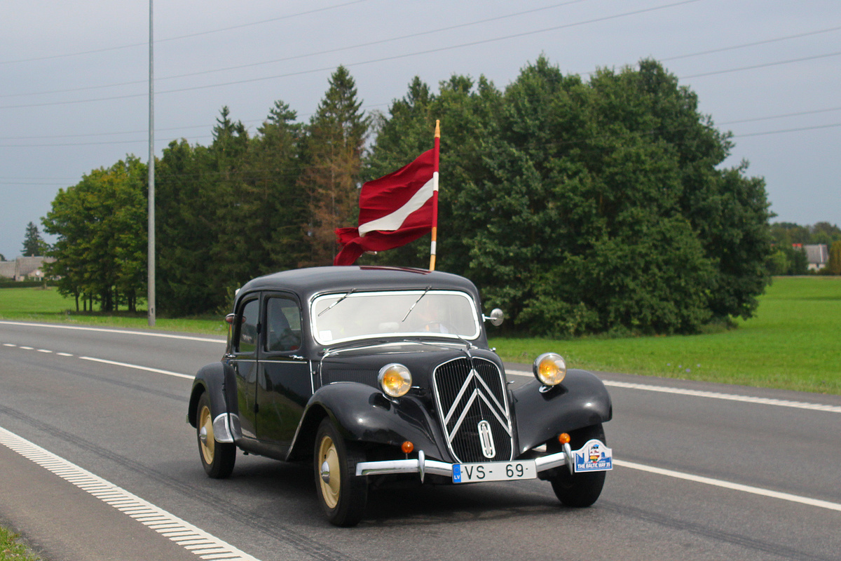 Латвия, № VS-69 — Citroën Traction Avant 11B '37-57; Литва — Baltijos kelias 35