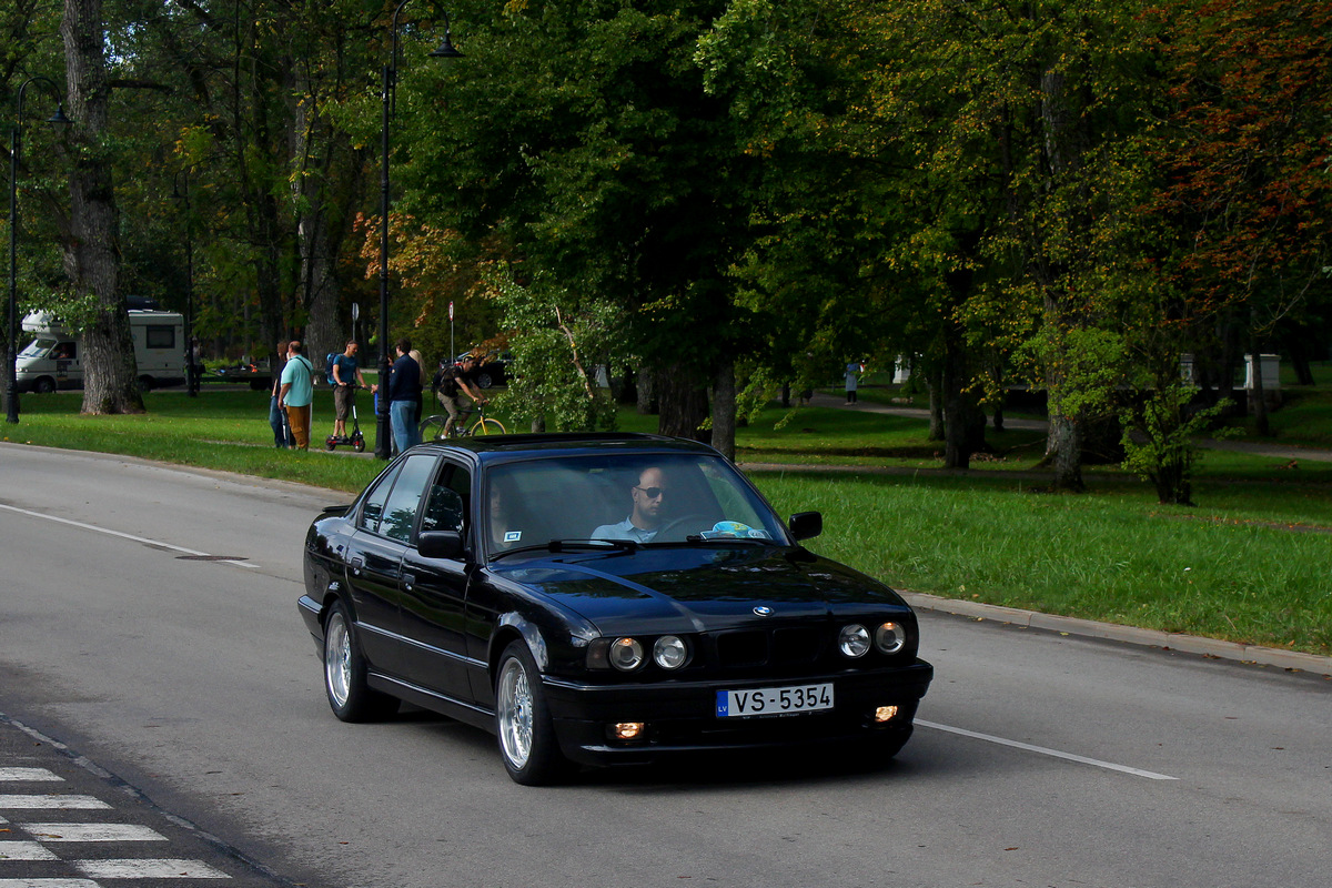 Латвия, № VS-5354 — BMW 5 Series (E34) '87-96; Латвия — Retro Jūrmala 25