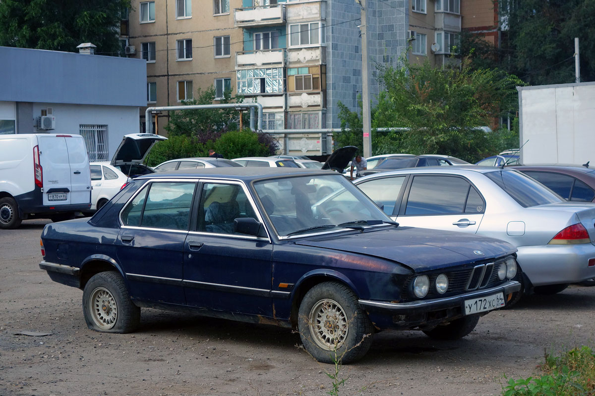 Саратовская область, № У 172 ХС 64 — BMW 5 Series (E28) '82-88