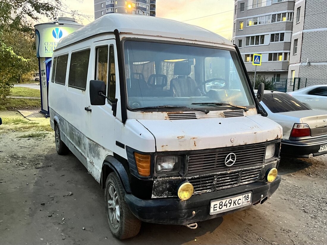 Удмуртия, № Е 849 КС 18 — Mercedes-Benz T1 '76-96