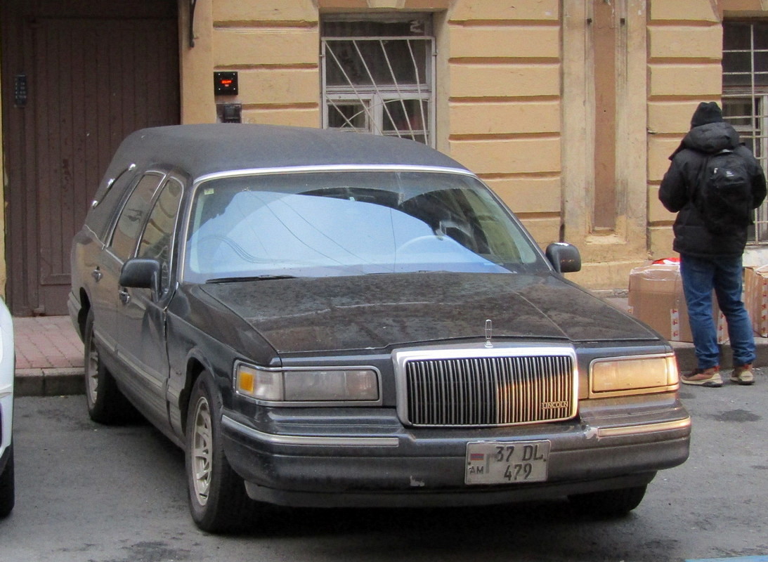 Армения, № 37 DL 479 — Lincoln Town Car (2G) '90-97