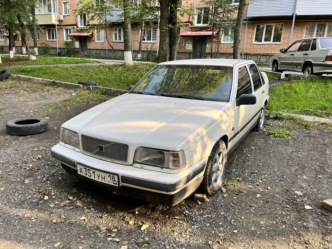 Удмуртия, № А 351 УН 18 — Volvo 850 '91-97