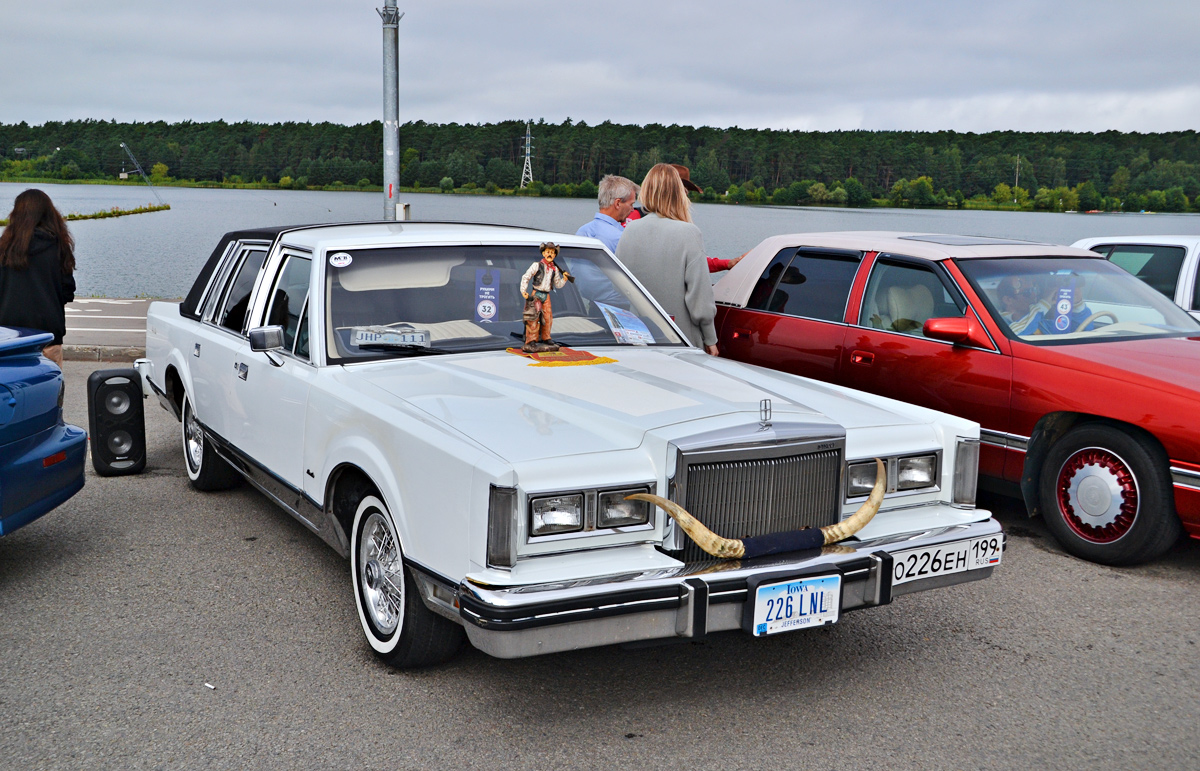 Москва, № О 226 ЕН 199 — Lincoln Town Car (1G) '81-89; Калужская область — Автомобильный фестиваль "Спутник"