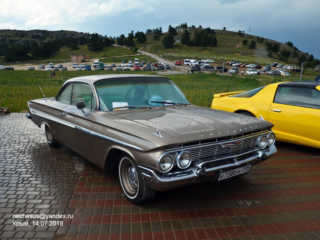 Москва, № Е 738 ЕК 799 — Chevrolet Impala (3G) '61-64; Крым — Крымский фестиваль автомобилей "Мост"