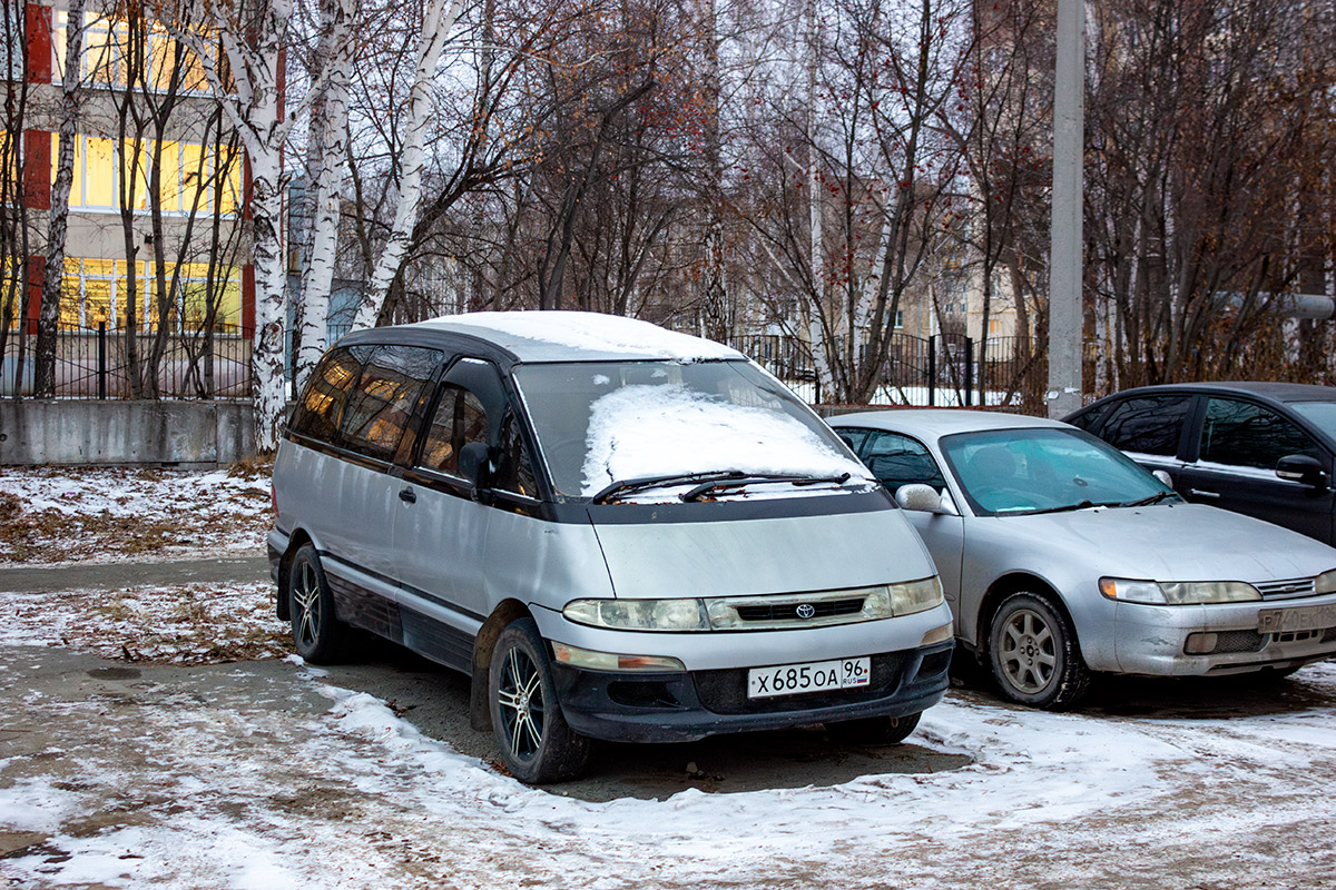 Свердловская область, № Х 685 ОА 96 — Toyota Estima Lucida '92-99