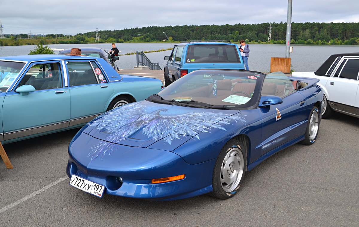 Москва, № Х 727 ХУ 197 — Pontiac Firebird (4G) '93-97; Калужская область — Автомобильный фестиваль "Спутник"