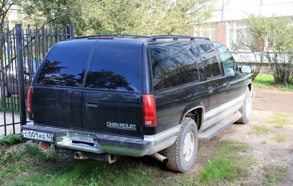 Псковская область, № С 001 КЕ 60 — Chevrolet Suburban (8G) '92-99