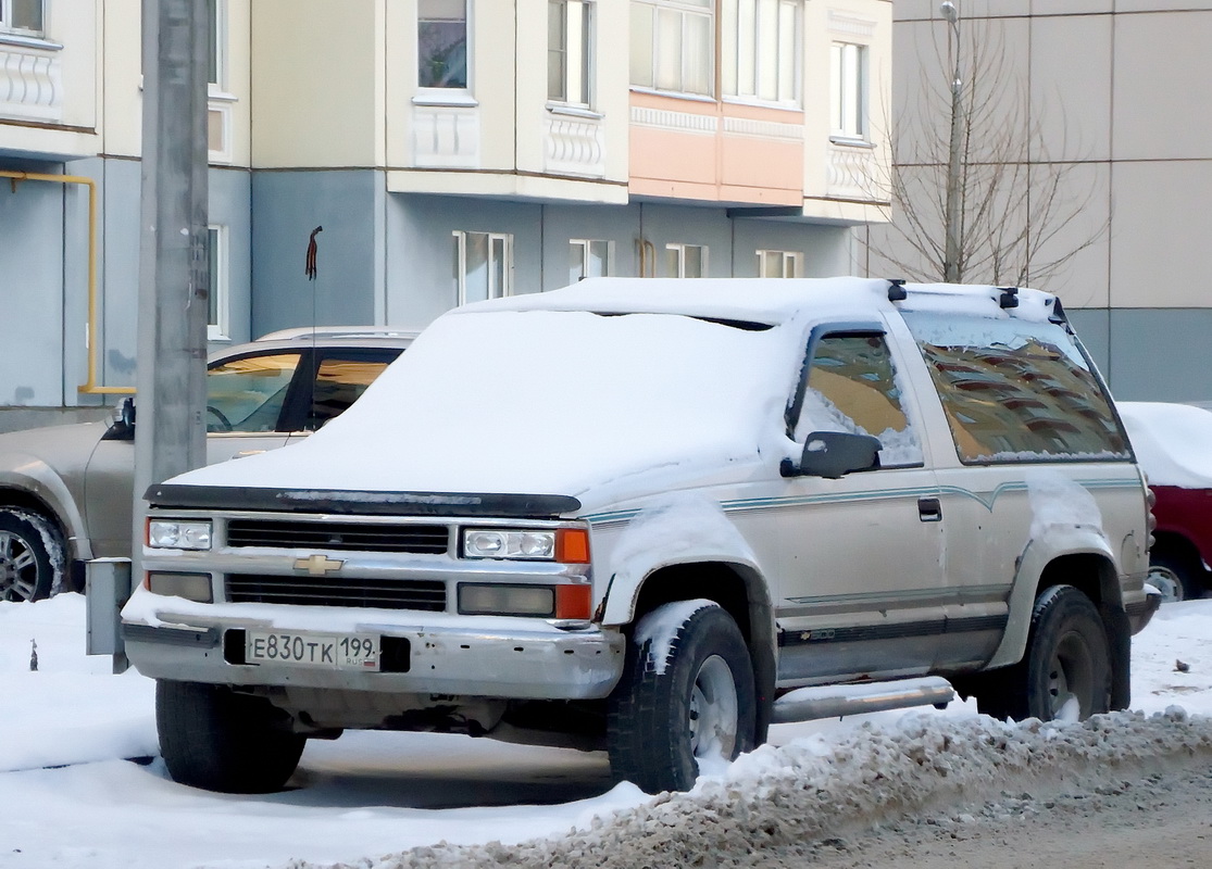 Псковская область, № Е 830 ТК 199 — Chevrolet Tahoe (1G) '92-99