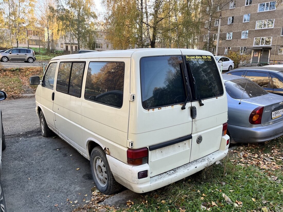 Удмуртия, № (18) Б/Н 0097 — Volkswagen Typ 2 (T4) '90-03