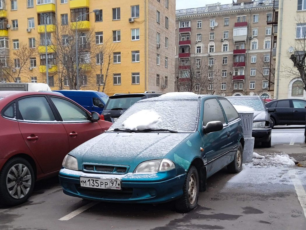 Москва, № М 135 РР 97 — Suzuki Swift (SF) '88-04