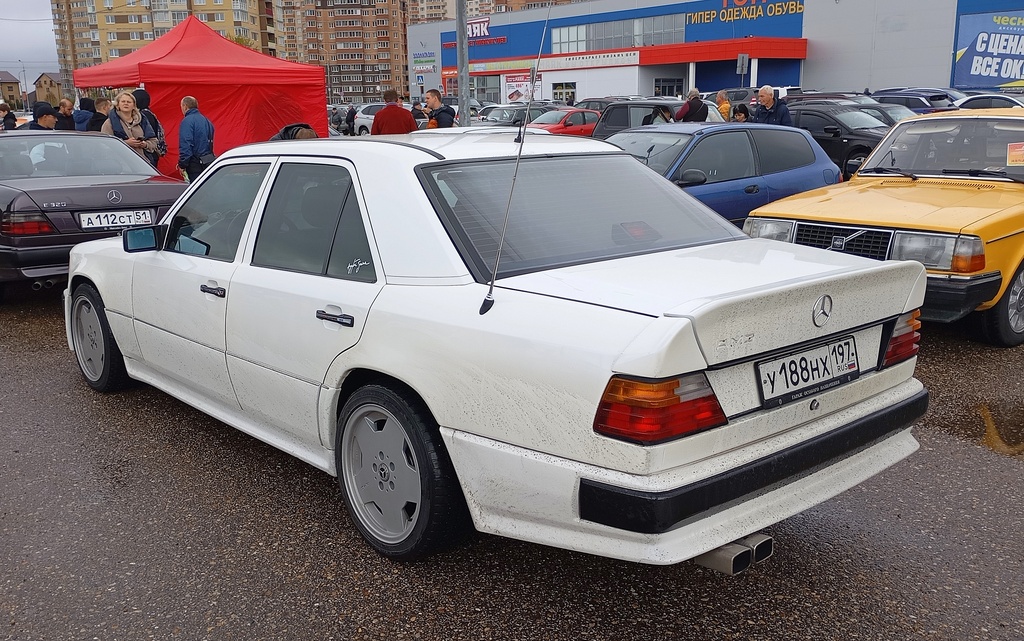 Москва, № У 188 НХ 197 — Mercedes-Benz (W124) '84-96; Тверская область — Закрытие сезона 2024 Ретро-клуба Калинин