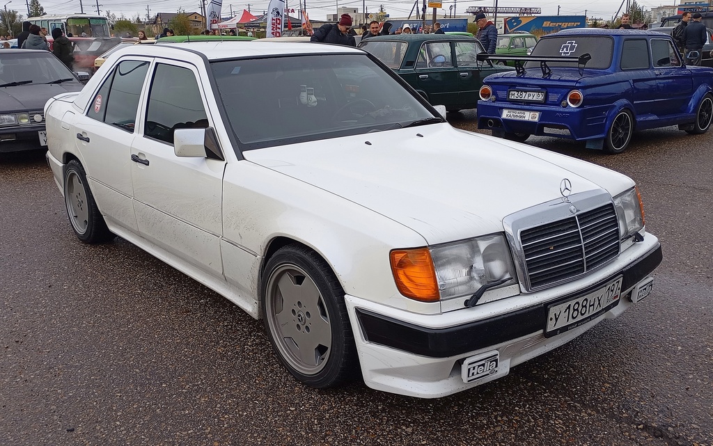 Москва, № У 188 НХ 197 — Mercedes-Benz (W124) '84-96; Тверская область — Закрытие сезона 2024 Ретро-клуба Калинин