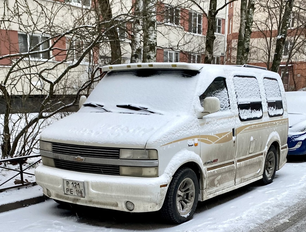 Санкт-Петербург, № Р 121 РЕ 198 — Chevrolet Astro (M110) '94-05