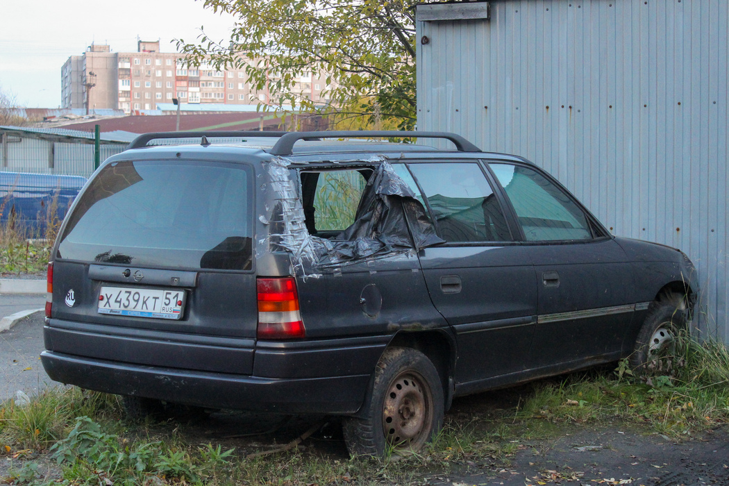 Мурманская область, № Х 439 КТ 51 — Opel Astra (F, T92) Caravan '91-98