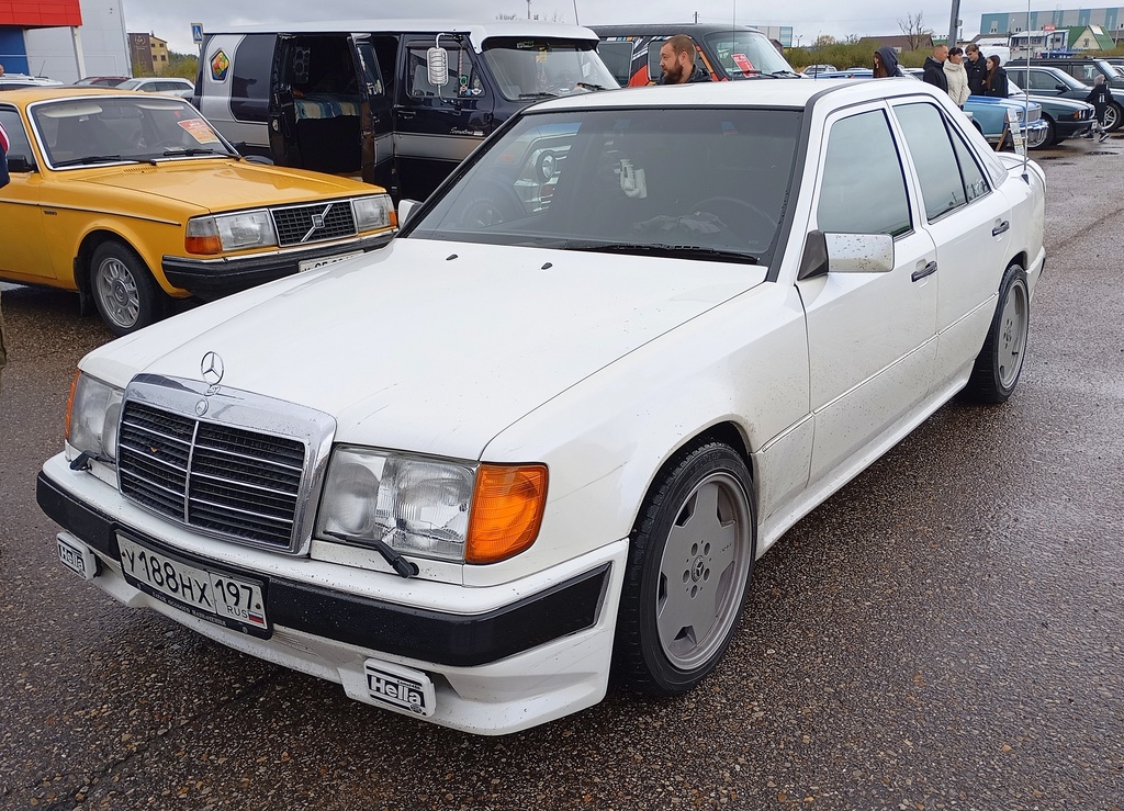 Москва, № У 188 НХ 197 — Mercedes-Benz (W124) '84-96; Тверская область — Закрытие сезона 2024 Ретро-клуба Калинин