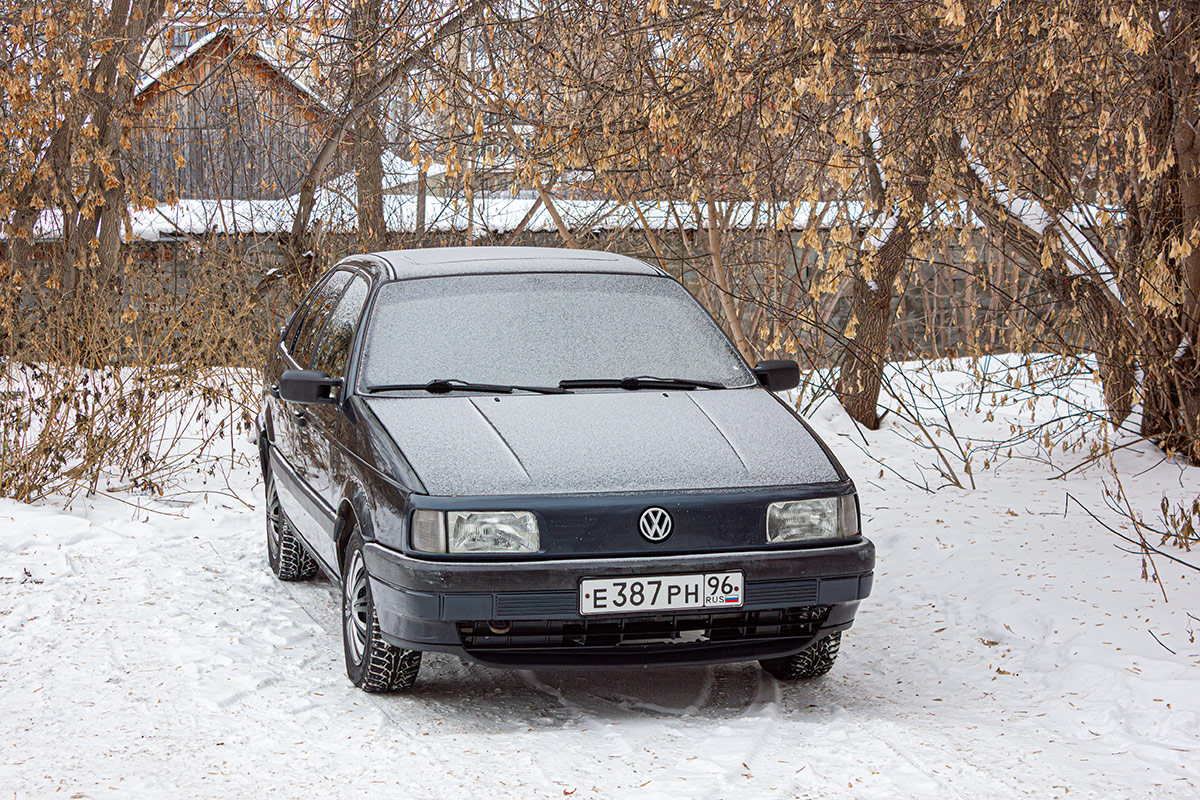 Свердловская область, № Е 387 РН 96 — Volkswagen Passat (B3) '88-93