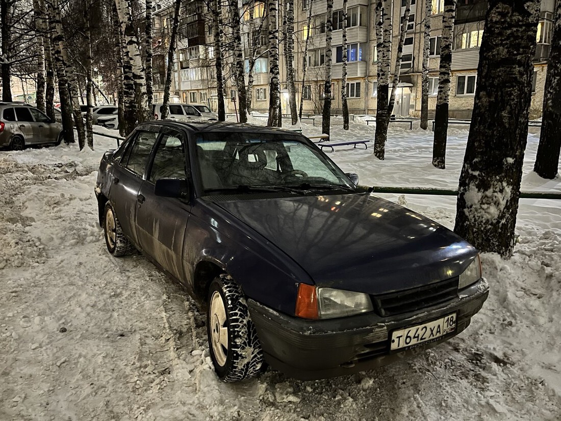 Удмуртия, № Т 642 ХА 18 — Opel Kadett (E) '84-95