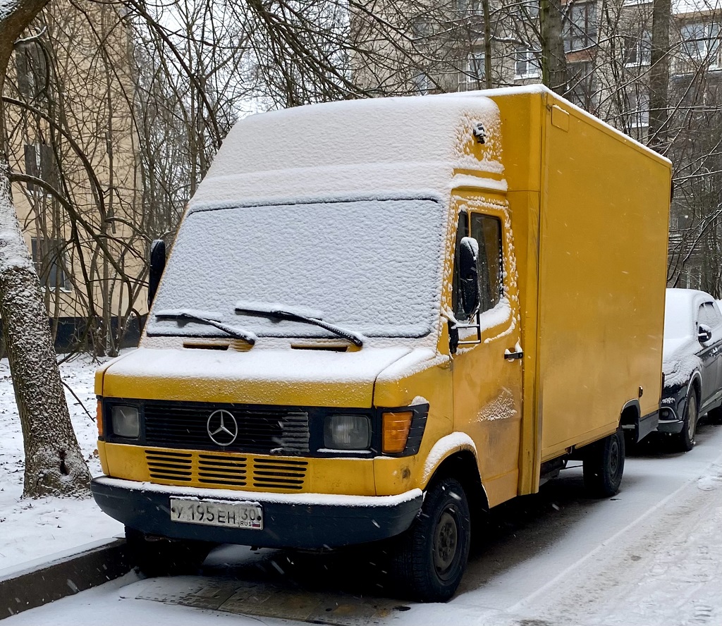 Астраханская область, № У 195 ЕН 30 — Mercedes-Benz T1 '76-96