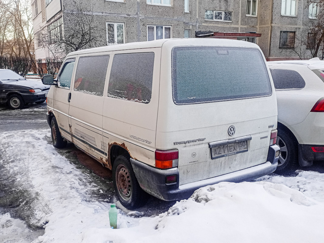 Московская область, № А 211 ЕХ 150 — Volkswagen Typ 2 (T4) '90-03