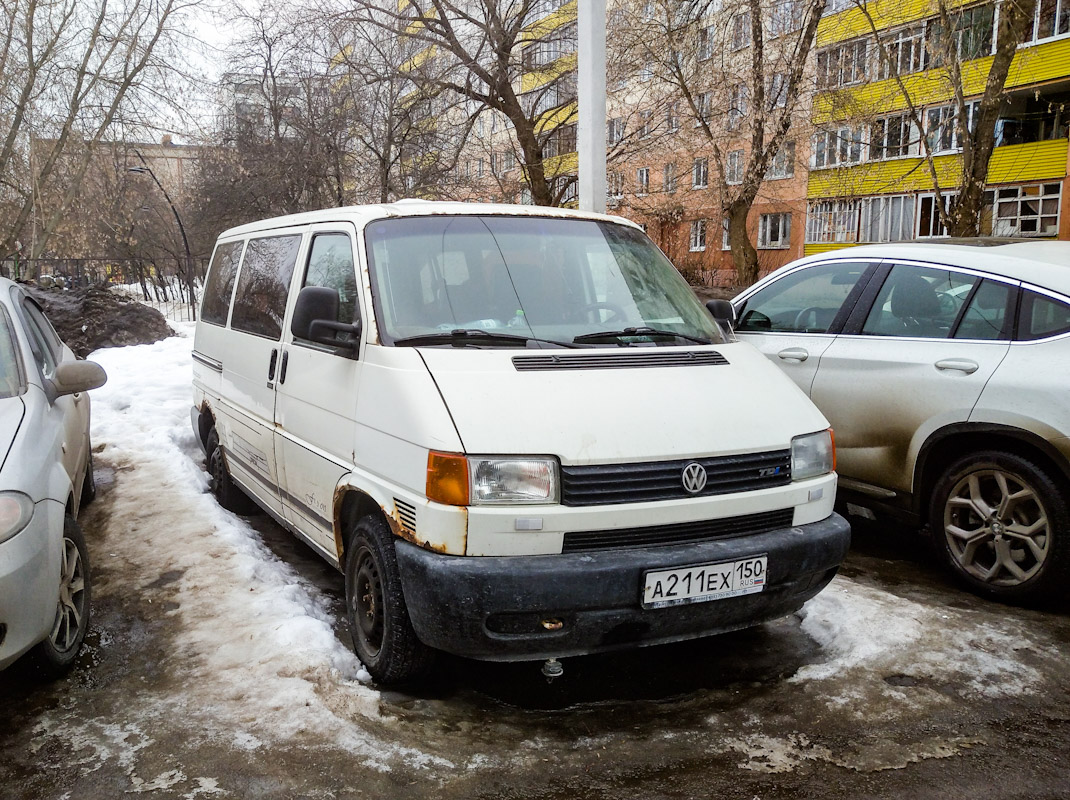 Московская область, № А 211 ЕХ 150 — Volkswagen Typ 2 (T4) '90-03