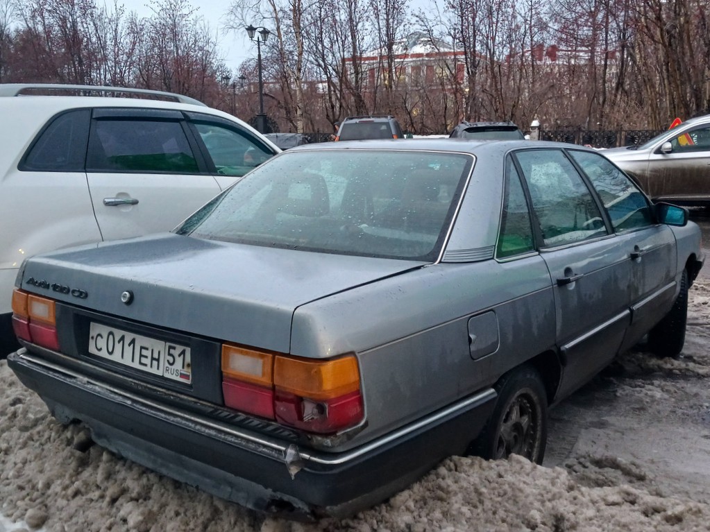 Мурманская область, № С 011 ЕН 51 — Audi 100 (C3) '82-91