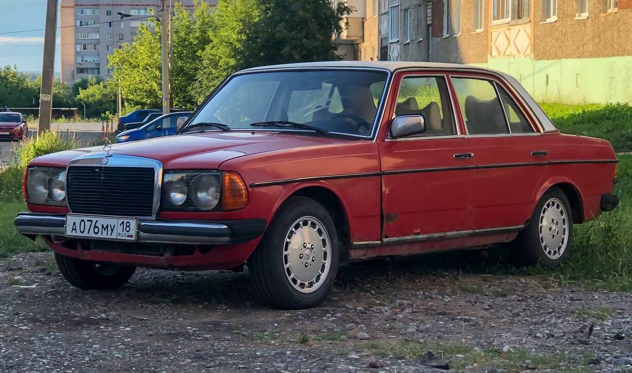 Удмуртия, № А 076 МУ 18 — Mercedes-Benz (W123) '76-86