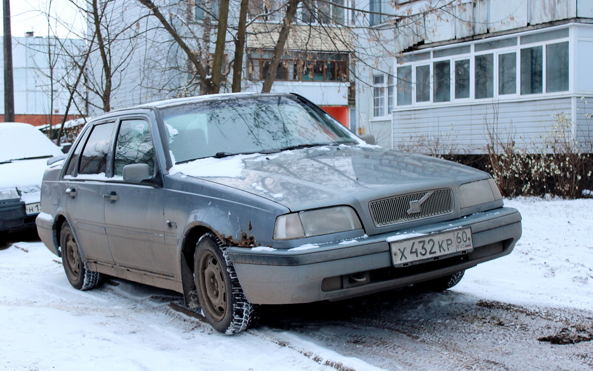 Псковская область, № Х 432 КР 60 — Volvo 460 '88–97