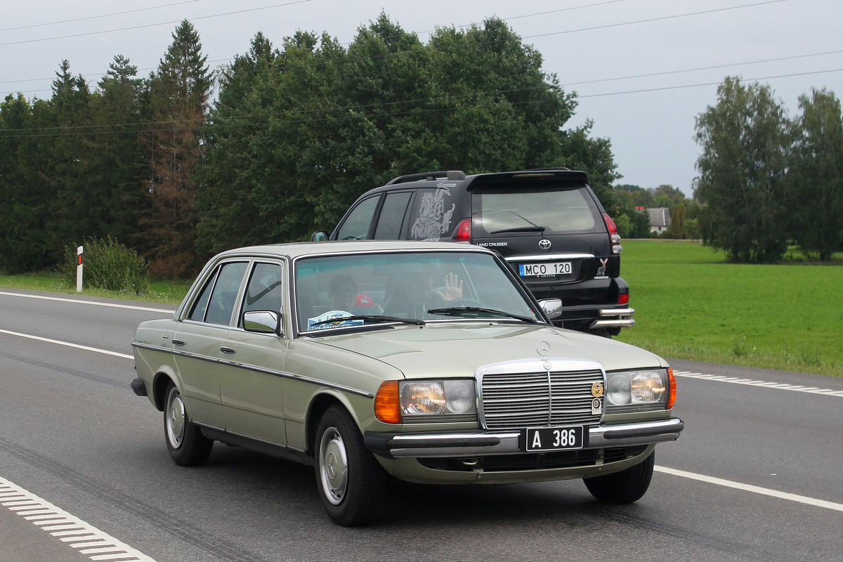 Эстония, № A 386 — Mercedes-Benz (W123) '76-86; Литва — Baltijos kelias 35