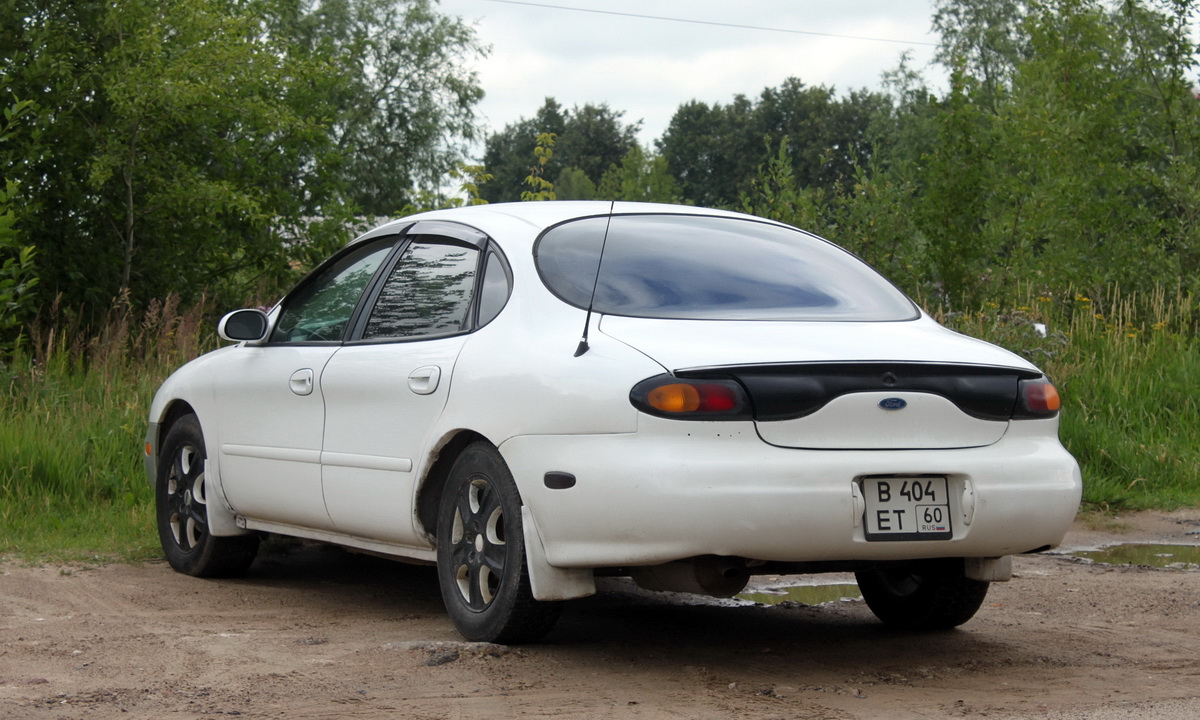 Псковская область, № В 404 ЕТ 60 — Ford Taurus (3G) '95-99