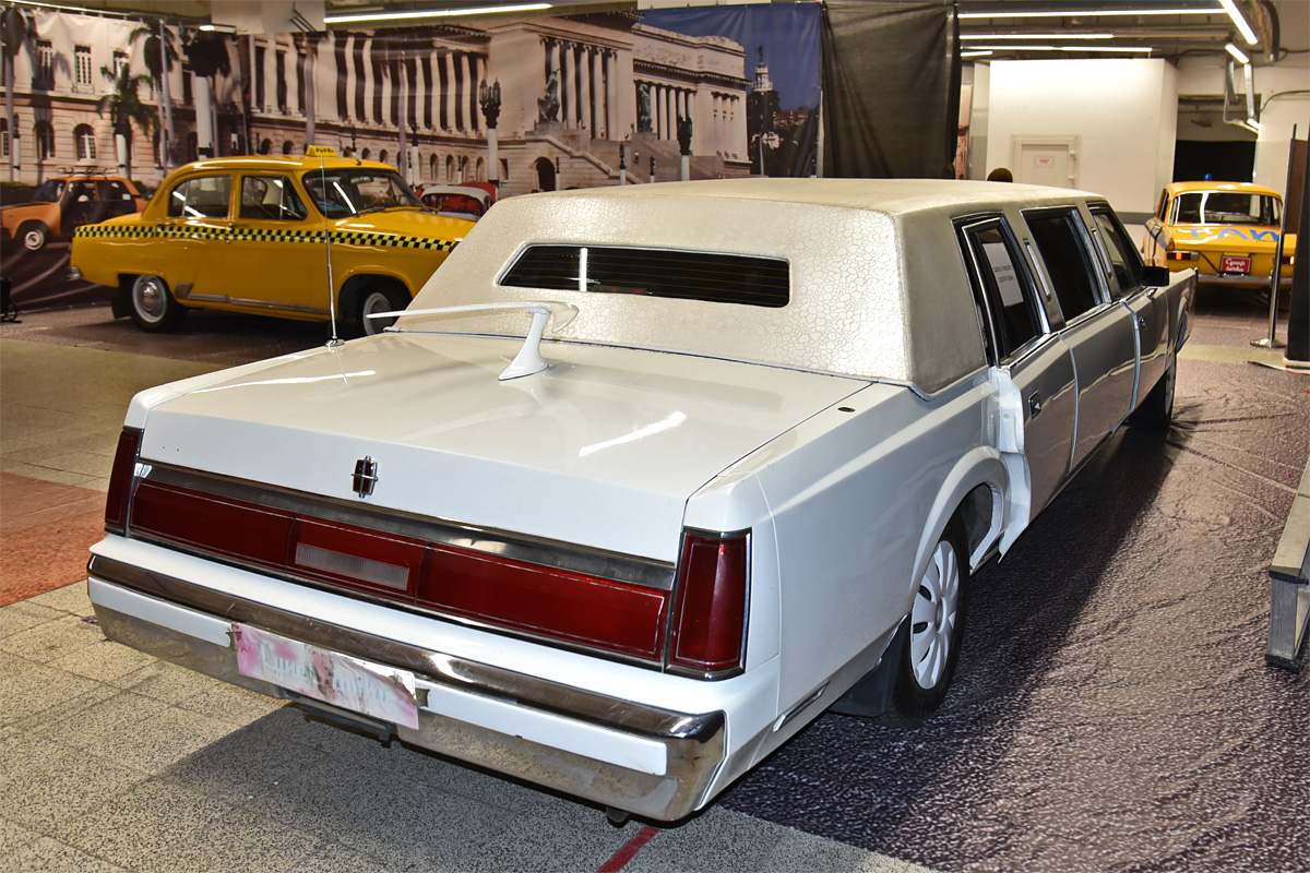 Крым, № М 671 ОЕ 82 — Lincoln Town Car (1G) '81-89