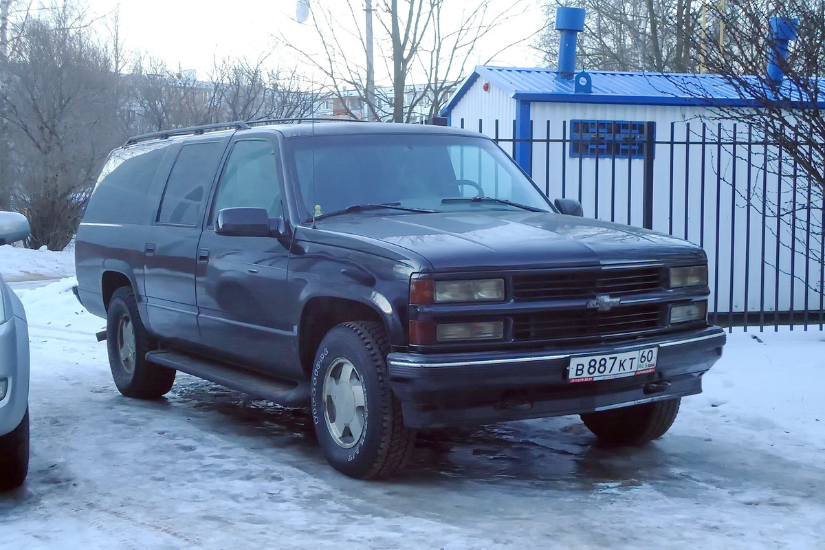 Псковская область, № В 887 КТ 60 — Chevrolet Suburban (8G) '92-99