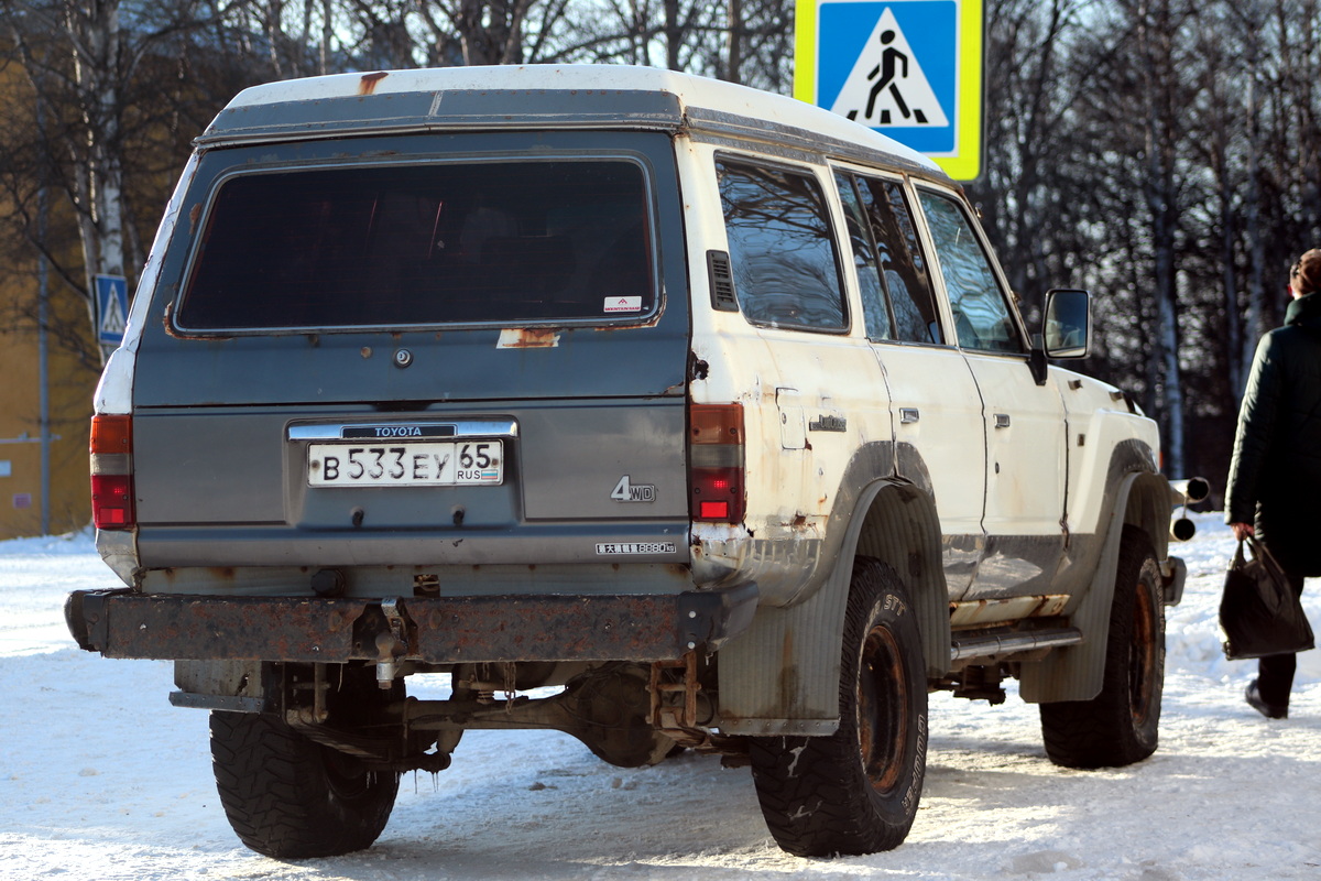 Сахалинская область, № В 533 ЕУ 65 — Toyota Land Cruiser (J60) '80-90