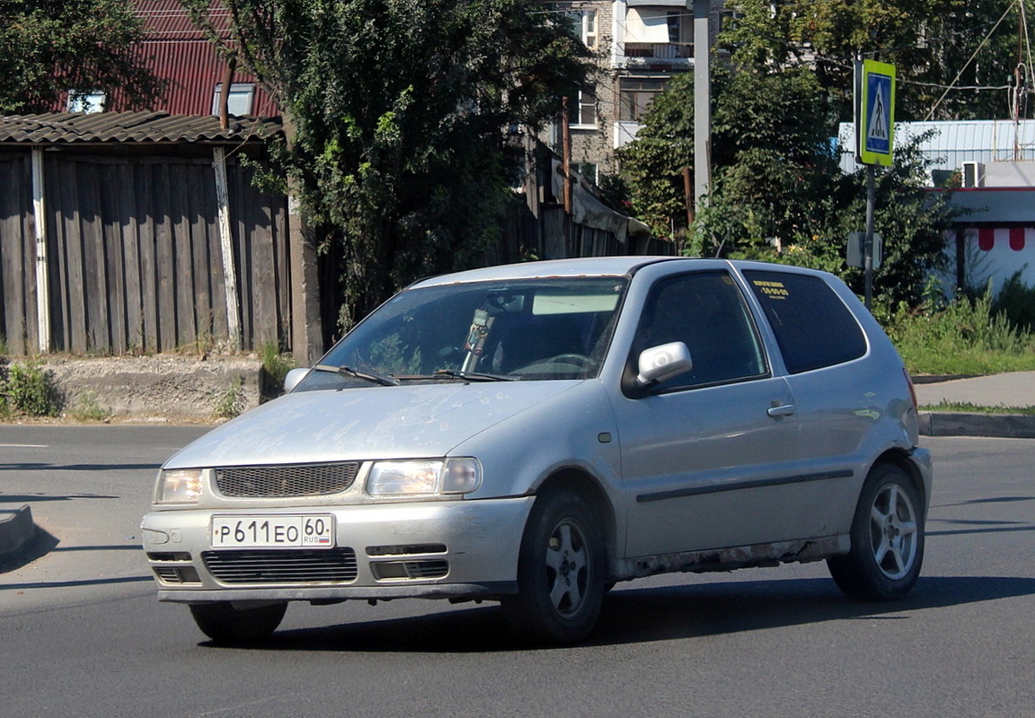 Псковская область, № Р 611 ЕО 60 — Volkswagen Polo 3 (Typ 6N) '94-02