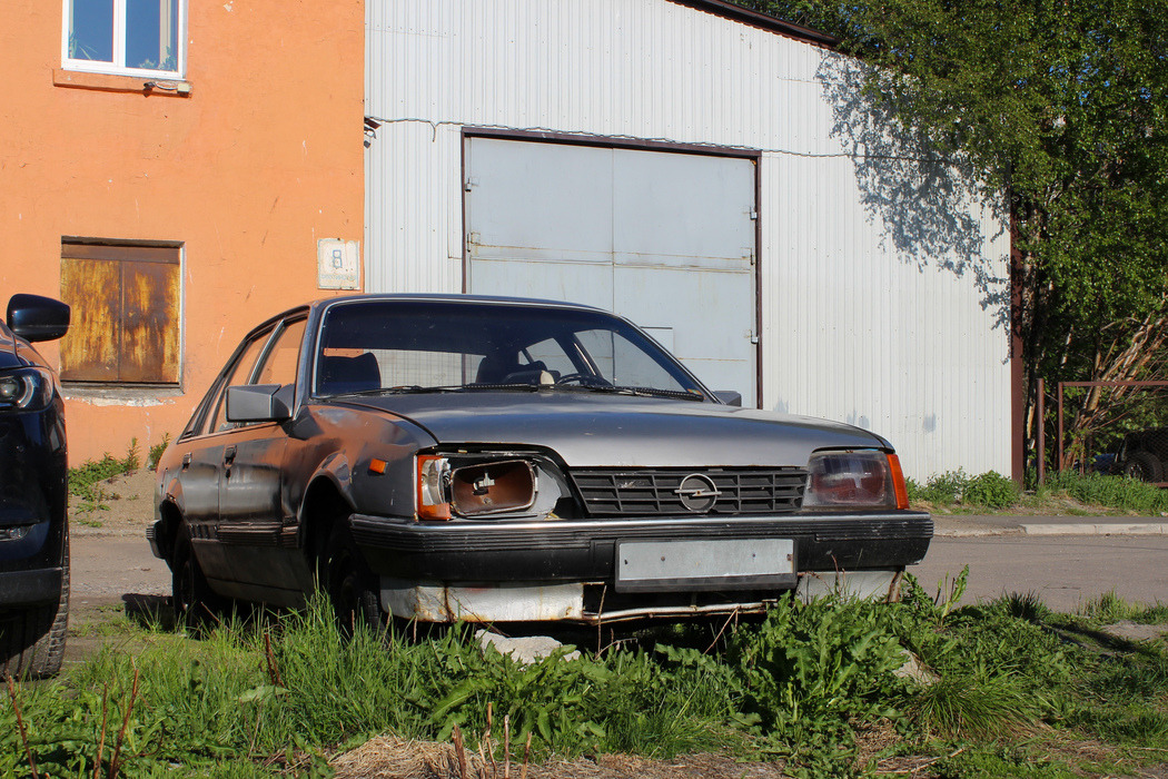 Мурманская область, № (51) Б/Н 0010 — Opel Rekord (E2) '82-86