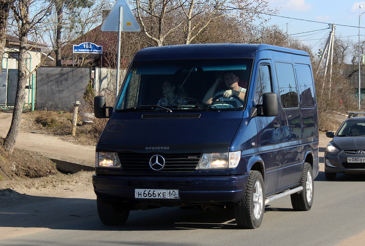 Псковская область, № Н 666 КЕ 60 — Mercedes-Benz Sprinter (1G) '95-00