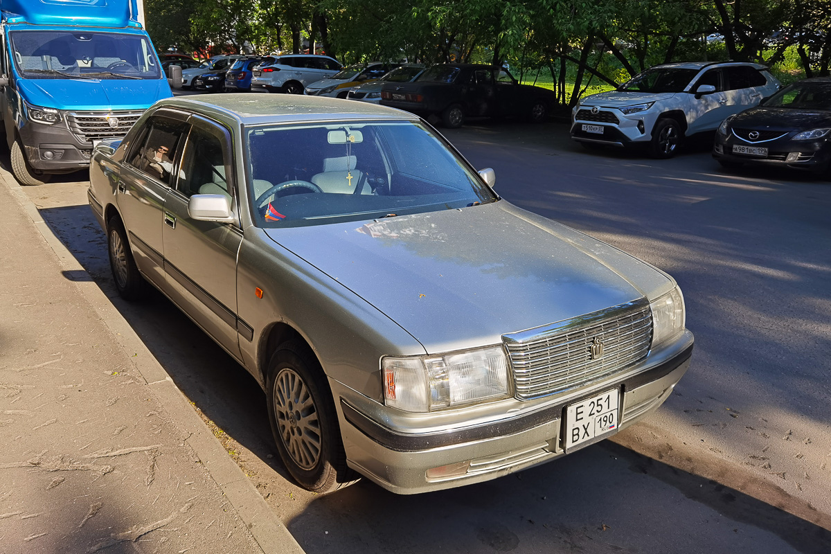 Москва, № Е 251 ВХ 190 — Toyota Crown (S150) '95-01