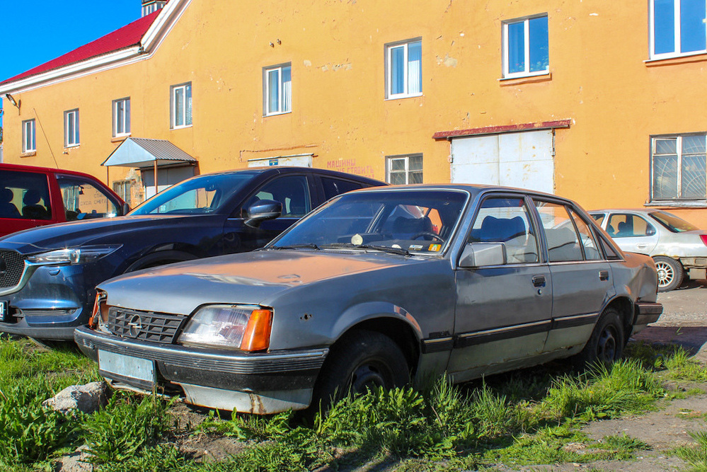 Мурманская область, № (51) Б/Н 0010 — Opel Rekord (E2) '82-86