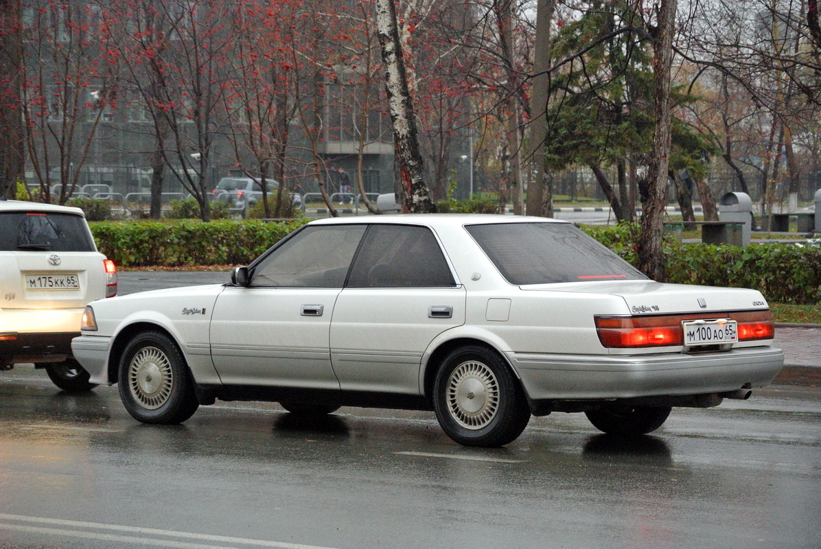 Сахалинская область, № М 100 АО 65 — Toyota Crown (S130) '87-91