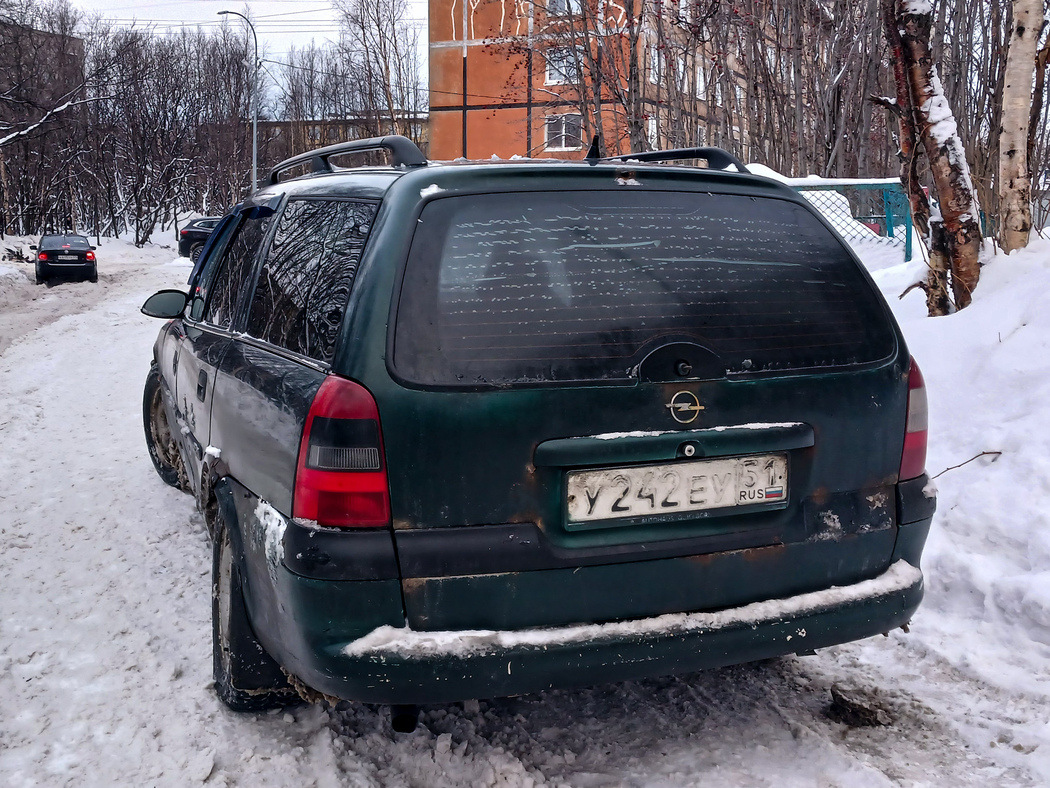 Мурманская область, № У 242 ЕУ 51 — Opel Vectra (B) '95-02
