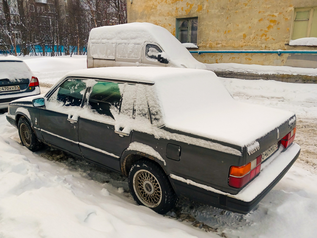 Мурманская область, № О 409 МХ 51 — Volvo 760 GLE '84-90