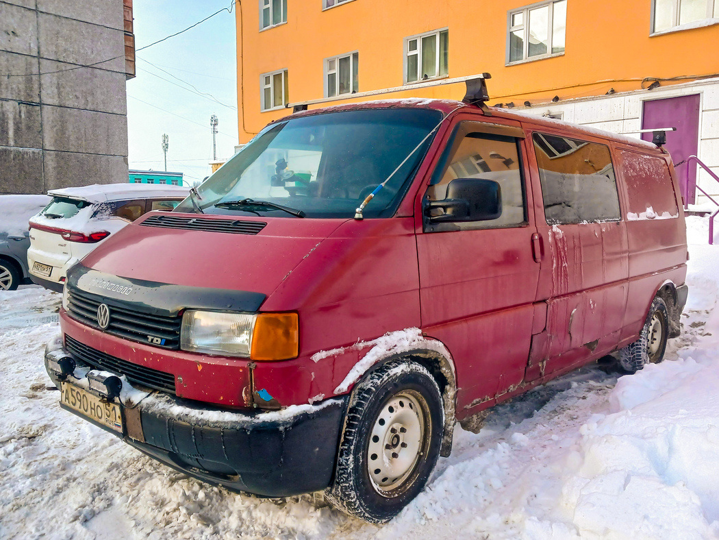 Мурманская область, № А 590 НО 51 — Volkswagen Typ 2 (T4) '90-03