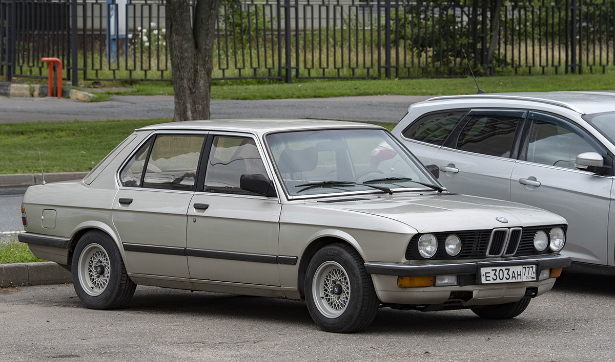 Москва, № Е 303 АН 777 — BMW 5 Series (E28) '82-88