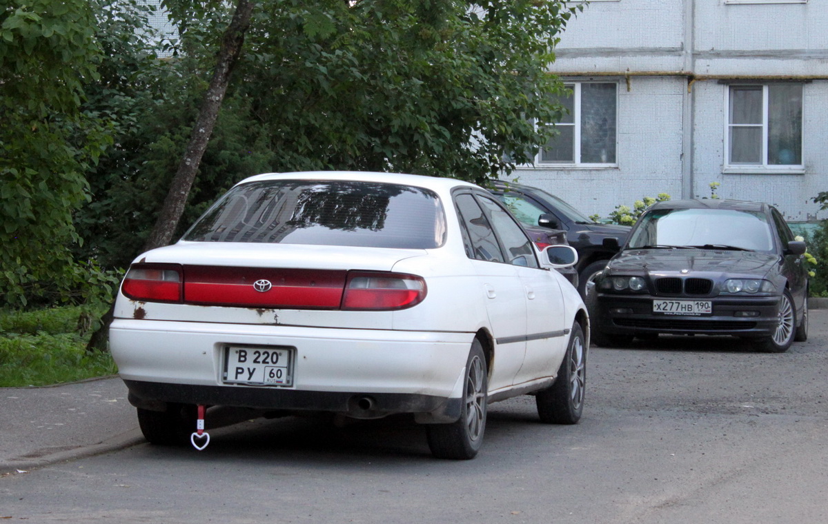 Псковская область, № В 220 РУ 60 — Toyota Carina (T190) '92-96