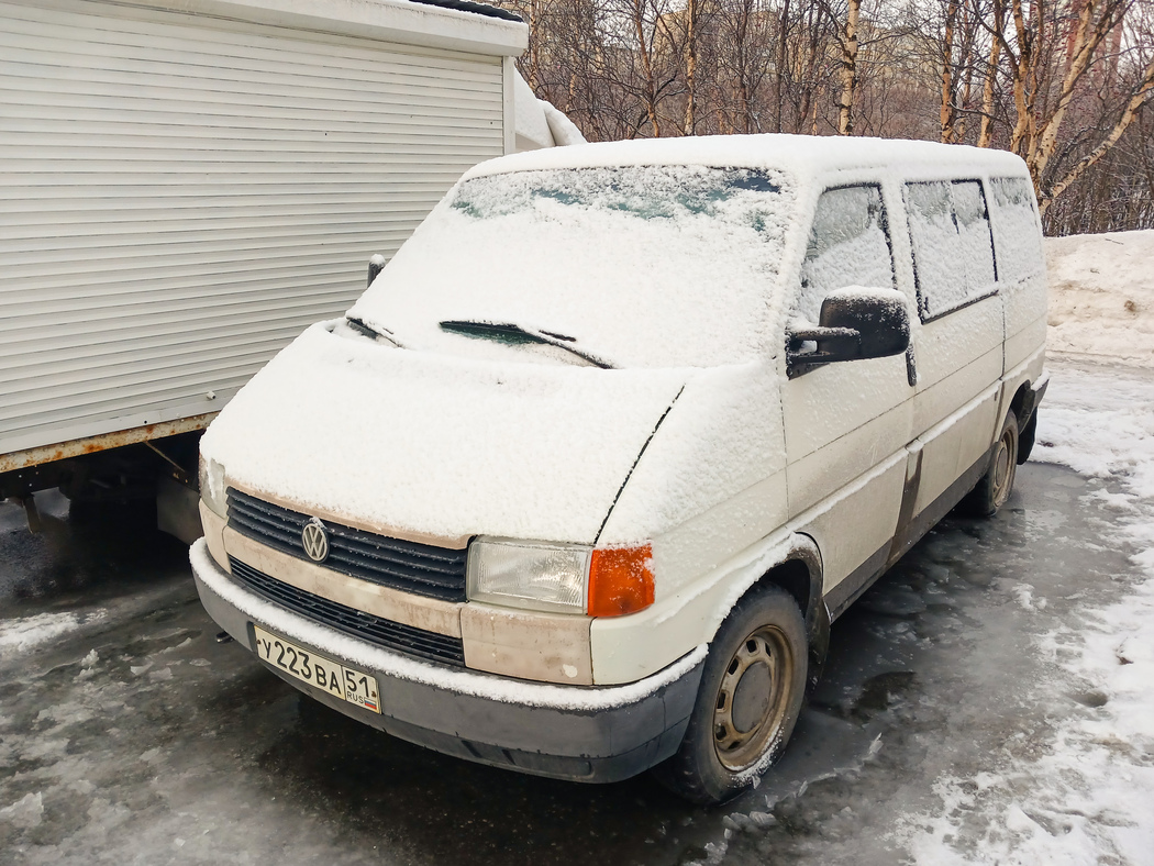 Мурманская область, № У 223 ВА 51 — Volkswagen Typ 2 (T4) '90-03