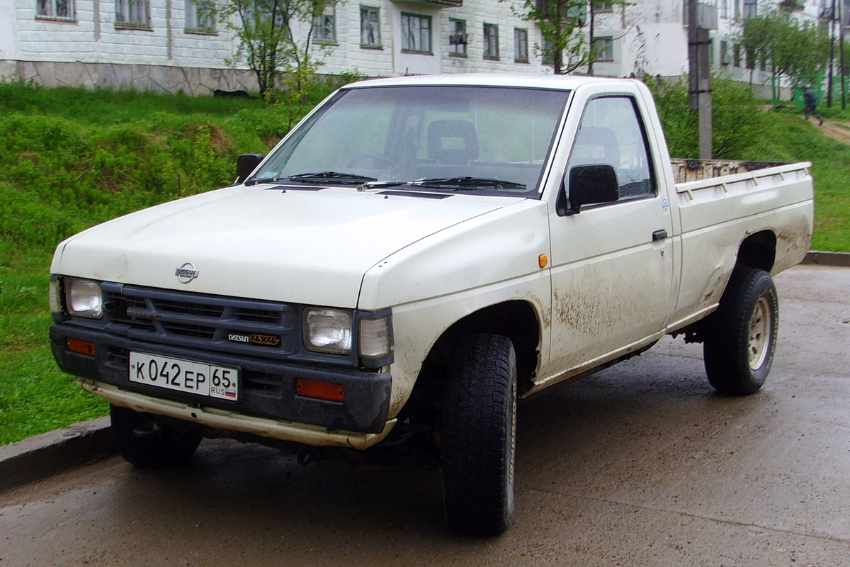 Сахалинская область, № К 042 ЕР 65 — Nissan Datsun (D21) '85-97